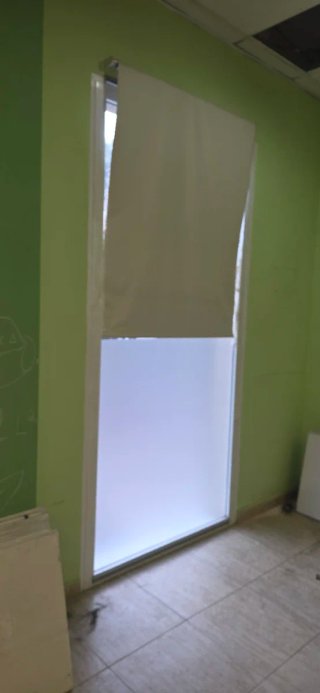 Escaparate aluminio blanco cristal blindado