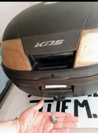 Baúl moto Kappa con soporte K35. 35 litros