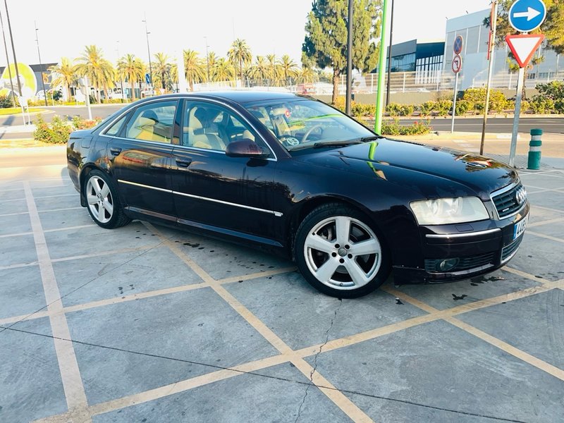 Audi A8 - foto 1