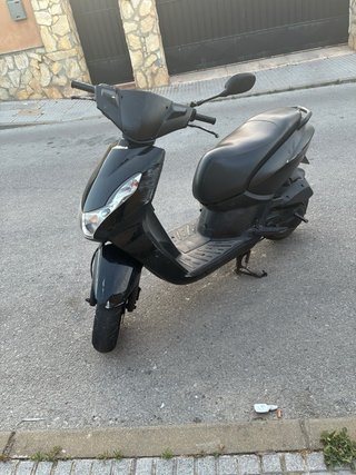 Moto Scooter Negra Automática