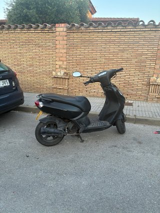 Moto Scooter Negra Automática