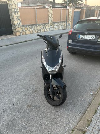 Moto Scooter Negra Automática