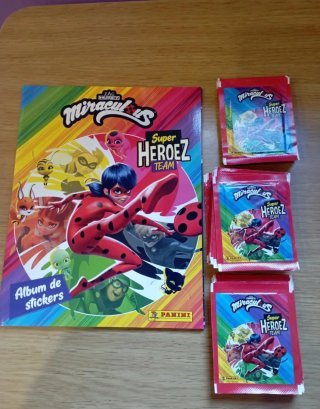 Álbum Miraculous Ladybug y 50 sobres cromos