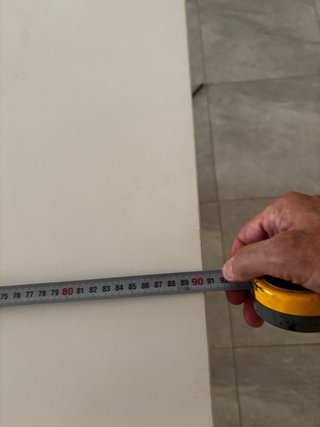 Mesa de estudio blanca de madera