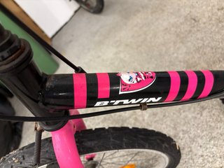 Bicicleta BTwin Misti Girl 320 Oferta Capacete