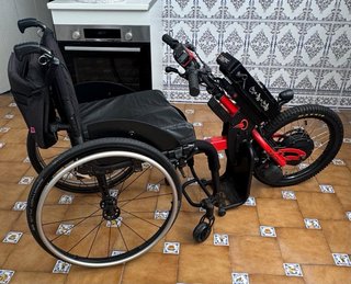 2 Sillas de ruedas y manillar adaptado