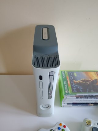 Xbox 360 Blanca con Mandos y Juegos