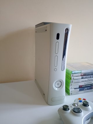 Xbox 360 Blanca con Mandos y Juegos