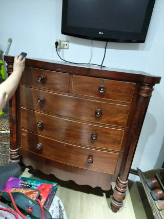Cómoda de madera de Caoba de estilo clásico