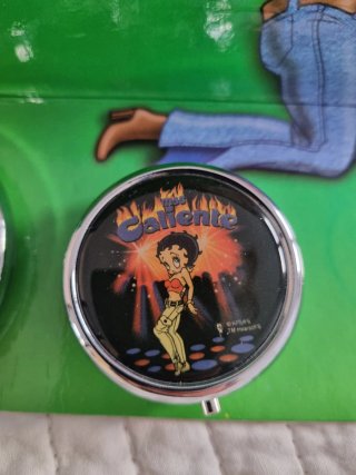 Espejo y Pastillero Betty Boop Mas Caliente