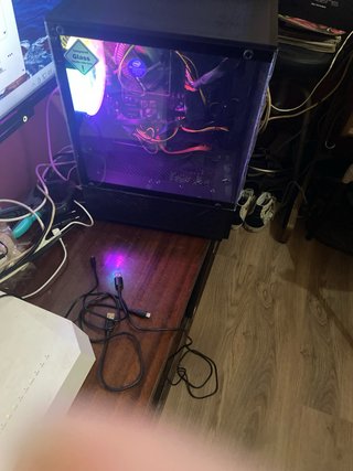 PC MSI en buen estado caja mars  gaming cristal