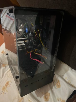 PC MSI en buen estado caja mars  gaming cristal