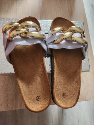 Sandalias Birkenstock Talla 38 con Cadena Dorada