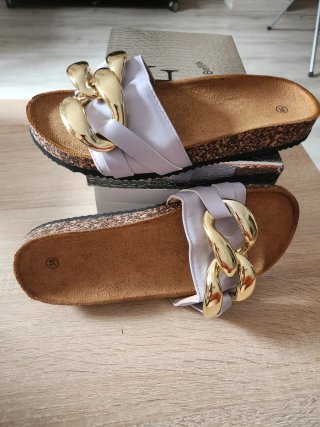 Sandalias Birkenstock Talla 38 con Cadena Dorada