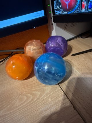 Gachas Bandai Naranja, Azul y Morado