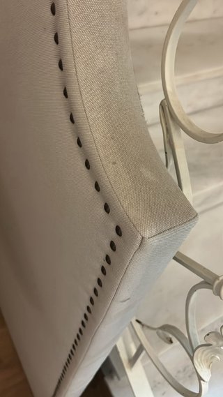 Cabecero tapizado beige y blanco
