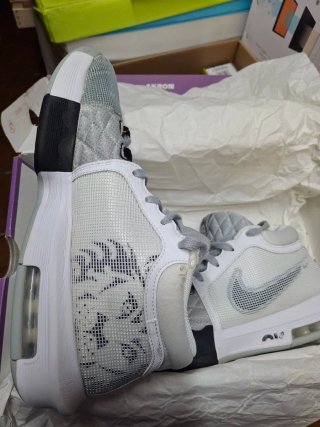 Zapatillas Nike LeBron Wittness VIII Gris/Blanco