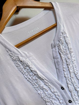 Camiseta Carroll blanca con volantes