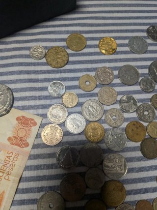 Oltre 150 Monete da Diversi Paesi