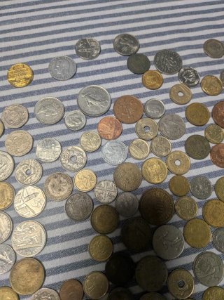 Oltre 150 Monete da Diversi Paesi