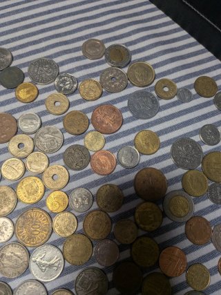 Oltre 150 Monete da Diversi Paesi