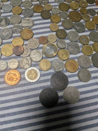 Oltre 150 Monete da Diversi Paesi