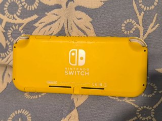 Nintendo Switch Lite Amarilla