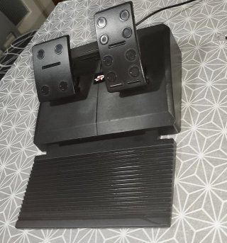 Volante FRTEC Hurricane MKII con pedales