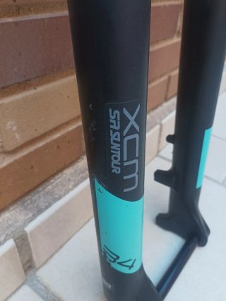 Horquilla SR Suntour XCM 34 cónica EjeBoost 15x110