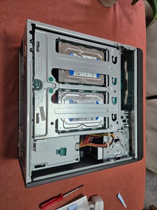 Servidor Fujitsu PRIMERGY TX100 S1