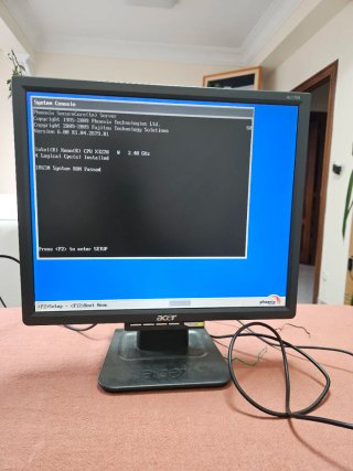 Servidor Fujitsu PRIMERGY TX100 S1