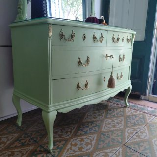 Cómoda vintage verde menta con espejo