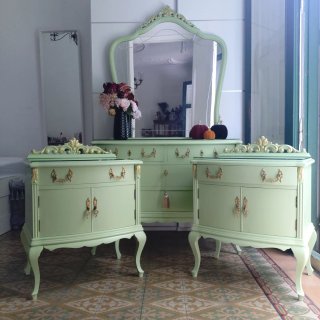 Cómoda vintage verde menta con espejo
