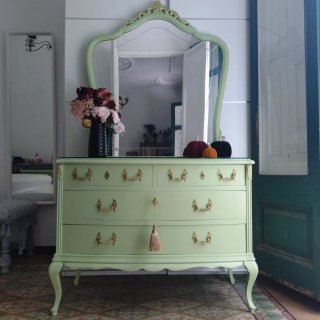 Cómoda vintage verde menta con espejo