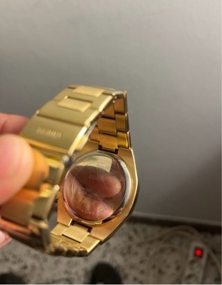 Reloj Guess Dorado