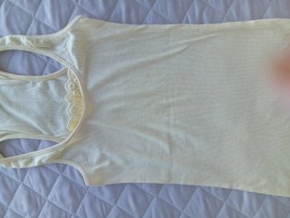 Camiseta Oysho amarilla con encaje