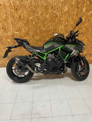 Kawasaki ZH2 Naked Negra y Verde