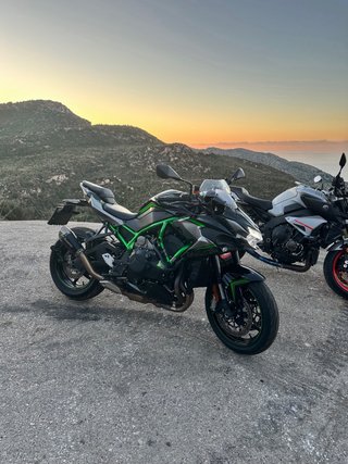 Kawasaki ZH2 Naked Negra y Verde