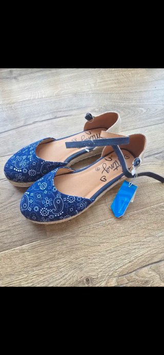 Zapatillas Mustang esparto. Nuevas