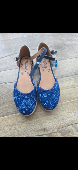 Zapatillas Mustang esparto. Nuevas