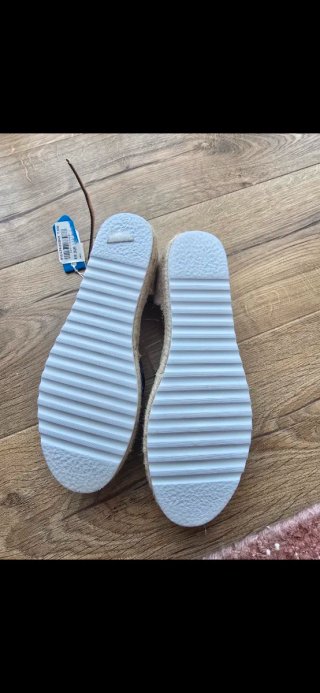 Zapatillas Mustang esparto. Nuevas