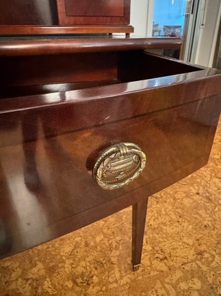 Escritorio de madera de nogal con cajón