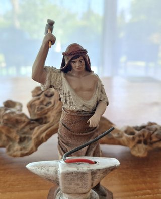 Figura Herrero Barro Yunque