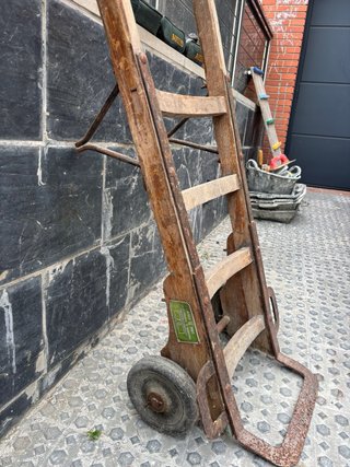 Carretilla antigua de madera