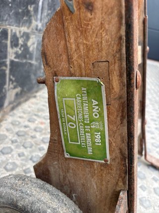 Carretilla antigua de madera
