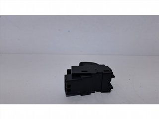 MANDO ELEVALUNAS DELANTERO DERECHO 31272012 76942