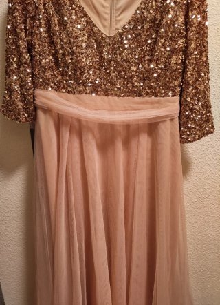 Vestido espectacular lentejuelas y malla dorado.