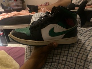 Jordan 1 Negro y Verde