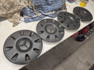Tapacubos Mercedes Vito