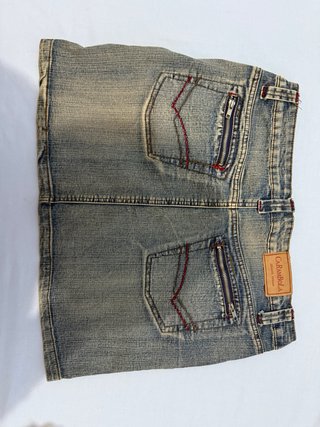 Falda vaquera azul con cremalleras